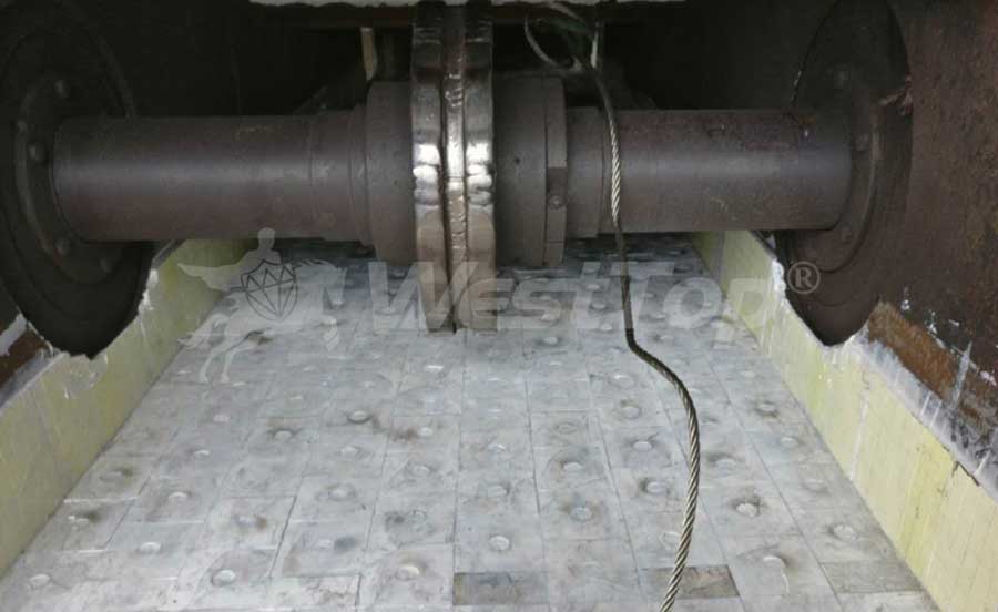 zipper-feeding-machine-trough.jpg